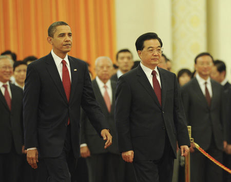 Chinese President Hu Jintao holds a welcome ceremony for visiting US President Barack Obama at the Great Hall of the People in Beijing on November 17, 2009. 