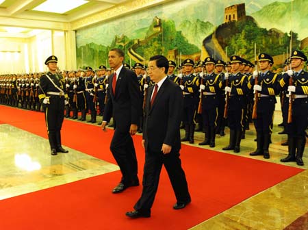 Chinese President Hu Jintao holds a welcome ceremony for visiting US President Barack Obama at the Great Hall of the People in Beijing on November 17, 2009.