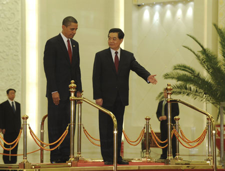 Chinese President Hu Jintao holds a welcome ceremony for visiting US President Barack Obama at the Great Hall of the People in Beijing on November 17, 2009. 