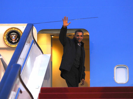 US President Barack Obama waves as he leaves for South Korea in Beijing on November 18, 2009. 