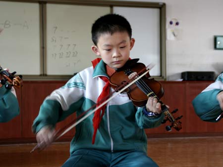 Chen Dewei, a member of the school musical band, practises violin with others at school on October 29, 2009. Zhang Jiaqi, ten-year-old, a firth-grade pupil of the Jiaxiaozhuang Primary School in Xining, northwest China's Qinghai Province.