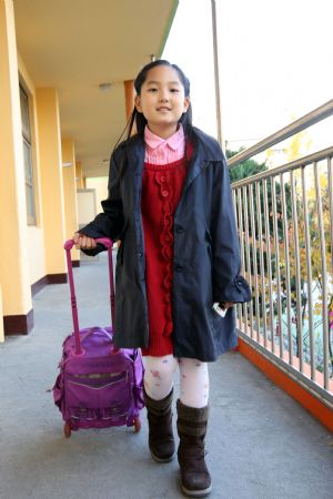 South Korean girl Lin Su Ting walks to her mother after school in Seoul, capital of South Korea, November 1, 2009.