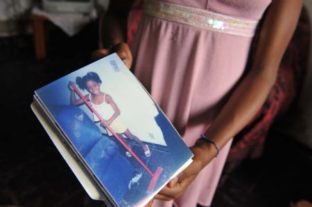 Photo taken on October 5, 2009 shows Maria Luisa displays her photo at home in Rio De Janeiro of Brazil.