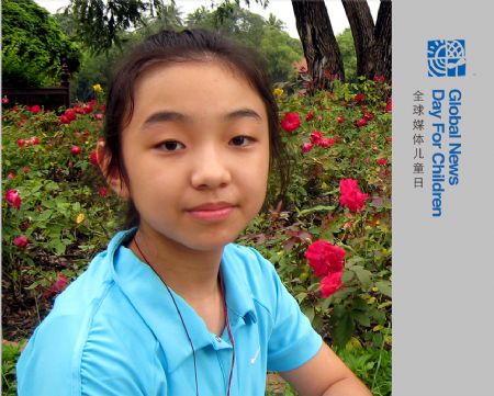 My name is Pataramon Theinjarunchai. I was born on January 4, 1999. I am a 5th grader and lives with my father, mother and grandparents. My hobbies are studying Chinese and swimming. This is my picture taken on October 22, 2009.