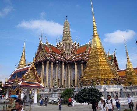 The photo I took on October 22, 2009 shows Wat Phra Kaew, Thailand's national treasure.