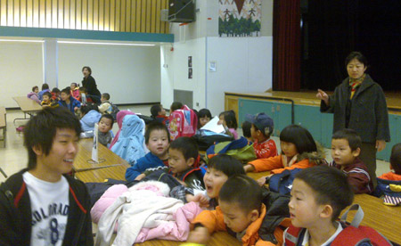 Students attend class at a Chinese-language school in Toronto October 31, 2009.