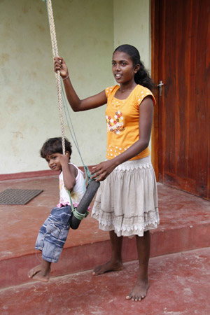 Photo taken on November 2, 2009 shows Primali Surasena plays with her nephew. 