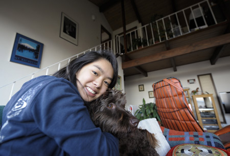 Photo taken on November 3, 2009 shows Hanna Rudolph poses with her dog in Portland, Oregon, the United States.