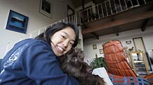 Photo taken on November 3, 2009 shows Hanna Rudolph poses with her dog in Portland, Oregon, the United States.