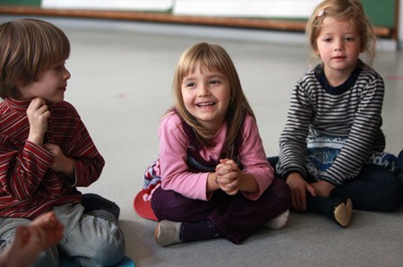 Charlotte Piotrowski (C) attends a class in the Music Kindergarten in Berlin, capital of Germany, on November 12, 2009.