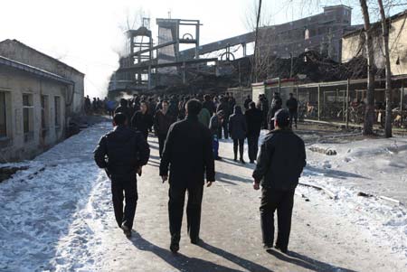 Relatives of coal miners come to the accident site to wait for further information in the Xinxing Coal Mine owned by the Heilongjiang Longmei Mining Holding Group in Hegang City, northeast China's Heilongjiang Province, November 21, 2009. 