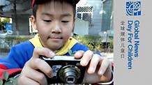 Li Minghao takes photos of the leaves in Harbin, northeast China's Heilongjiang Province, on October 29, 2009.