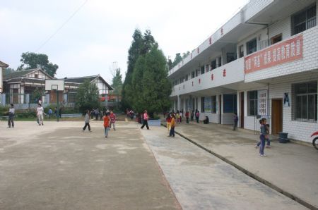 The photo I took on October 28, 2009 shows my school in Pianpo Village in Guiyang, southwest China's Guizhou Province. 