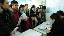 Job seekers attend a recruitment fair for college graduates in Chongqing, southwest China, November 23, 2009.