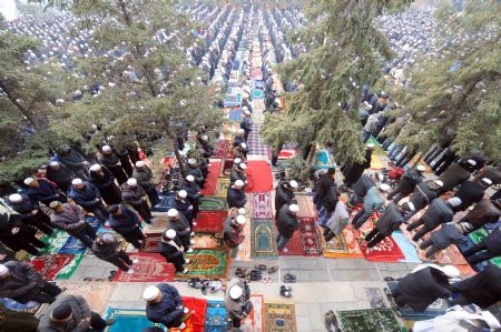 Muslims pray at a mosque to celebrate the Corban Festival, or Eid Al-adha in Xining, capital of northwest China's Qinghai Province, November 27, 2009. Some 150,000 muslims gathered Friday in Xining to celebrate the festival. 