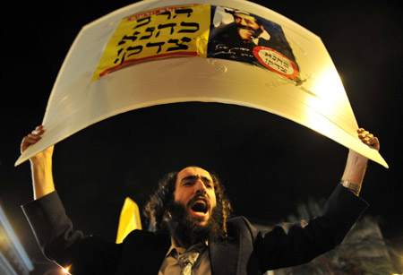 An Israeli rightist shouts as thousands of right wing demonstrators hold a rally protesting against settlement freeze at Paris Square in Jerusalem, December 9, 2009.