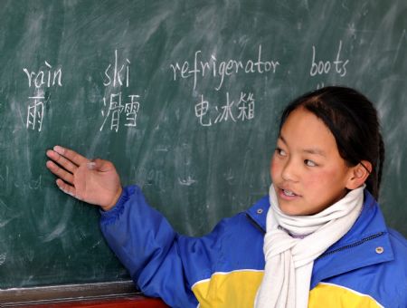 A pupil reads words during an English class at the Complete Primary School of Bomdoi Township in Dagze County, southwest China&apos;s Tibet Autonomous Region, December 9, 2009.