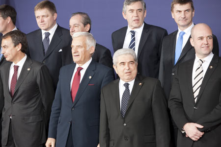 Spanish Prime Minister Jose Luis Rodriguez Zapatero, President of the European Parliament Jerzy Buzek, Cypriot President Demetris Christofias, Swedish Prime Minister Fredrik Reinfeldt (from L to R, front), Slovak Prime Minister Robert Fico, Maltese Prime Minister Lawrence Gonzi, British Prime Minister Gordon Brown, and Estonian Prime Minister Andrus Ansip (from L to R, rear) pose for a family photo at the EU headquarters in Brussels, capital of Belgium, December 10, 2009.