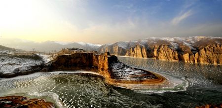 Photo taken on December 11, 2009 shows the scenery of Laoniuwan river bend of the Yellow River, which locates at the border between north China's Shanxi Province and Inner Mongolia Autonomous Region. 