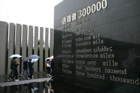 People come to the Nanjing Massacre Memorial Hall to mourn the victims of the Nanjing massacre committed by Japanese invading troops during World War II, in Nanjing, capital of east China's Jiangsu Province, December 12, 2009. December 13, 2009 is the 72nd anniversary of the Nanjing massacre, which left 300,000 Chinese people dead.