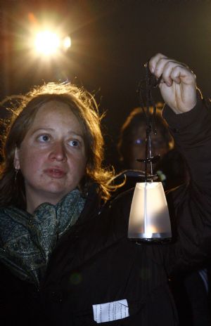 A woman takes part in a vigil reminding people to pay attention to the global warming, at Bella Center, the venue of the UN climate change conference, on the outskirts of the Danish capital Copenhagen, December 2, 2009. 