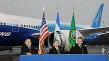 Boeing test pilot Mike Carriker (R) and first officer Randy Neville (C) speak to the media after landing the 787 Dreamliner jet at Paine Field near Boeing's plant in the western state of Washington, the United States, December 15, 2009.