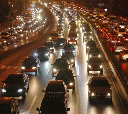 The photo taken on December 15, 2009 shows the vehicle flow on the West Second Loop Road in Beijing.