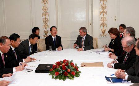 Chinese Premier Wen Jiabao (5th, L) meets with Brazilian President Luiz Inacio Lula da Silva (6th, L) in Copenhagen, capital of Denmark, on December 17, 2009. 