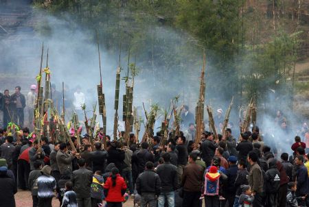 People gather near a river to observe new year of the Miao ethnic group in Rongshui Miao Autonomous County of southwest China's Guangxi Zhuang Autonomous Region, Dec. 17, 2009.(Xinhua/Wang Zhongkang)