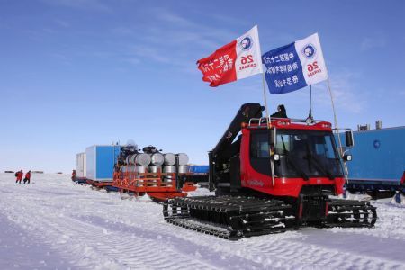 Some members of China's expedition team sets out from the Zhongshan station, Antarctica, December 18, 2009. 