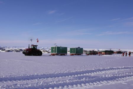 Some members of China's expedition team sets out from the Zhongshan station, Antarctica, December 18, 2009.