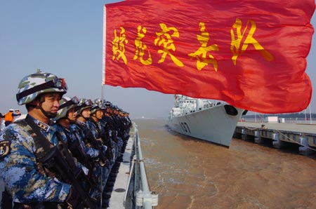 Chinese navy soldiers stand on the deck of 'Zhoushan' Warship upon its return to its home port in Zhoushan, Zhejiang Province, December 20, 2009.
