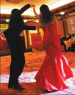 A couple dance at the party.