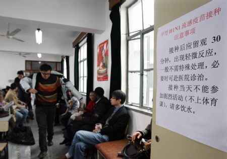 Students of Fudan University rest during the observation time after being injected with the vaccine against the A/H1N1 flu in Shanghai, east China, on December 23, 2009. The vaccination campaign against the A/H1N1 flu virus was launched in late November among colleges and universities in Shanghai. Some 37 percent of 640,000 students and teachers here have already consented to receive the vaccine injections.