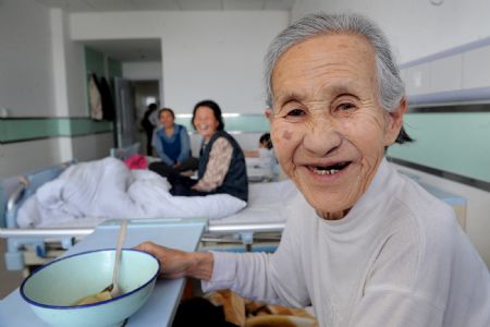 Mao Yuye, 82, smiles to camera in this file photo taken on May 25, 2009 at a hospital in Shenmu County, northwest China's Shaanxi Province. 