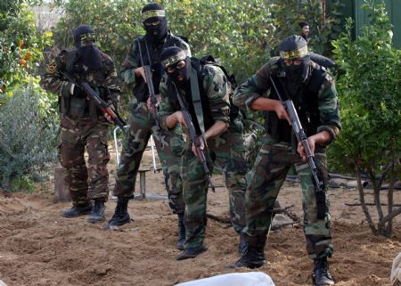 Militants of Islamic Jihad armed wing Saraya al-Quds take part in a training course in Gaza City, on December 30, 2009. 