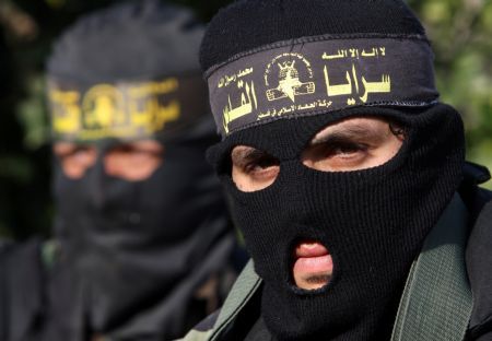 Militants of Islamic Jihad armed wing Saraya al-Quds take part in a training course in Gaza City, on December 30, 2009. 