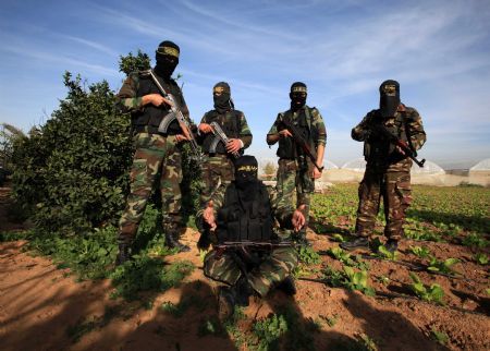 Militants of Islamic Jihad armed wing Saraya al-Quds take part in a training course in Gaza City, on December 30, 2009. 