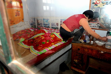 A relative takes care of the triplet baby girls of late mother Yang Cuicui at Magezhuang village in Pingdu City, east China's Shandong Province January 6, 2010.