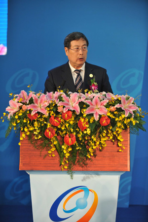 Huang Mengfu, vice chairman of the National Committee of the Chinese People's Political Consultative Conference (CPPCC), addresses the ceremony marking the establishment of China-ASEAN Free Trade Area (FTA), the world's largest FTA of developing countries, in Nanning, capital of southwest China's Guangxi Zhuang Autonomous Region, January 7, 2010. 