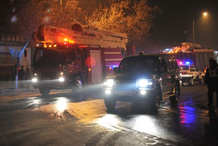 Picture taken on January 7, 2010 shows fire engines arriving at a factory in which an explosion occured in Lanzhou, capital of northwest China's Gansu Province. The explosion broke out in the factory at about 5:30 PM. 