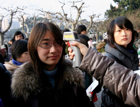 A candidate receives temperature check at Shanghai Normal University in Shanghai, east China, on January 9, 2010. 