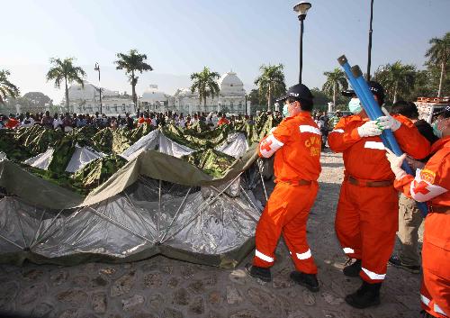 Medical workers of China International Search and Rescue Team (CISAR) set up an ambulatory clinic in Port-au-Prince, Haiti, January 18, 2010. 