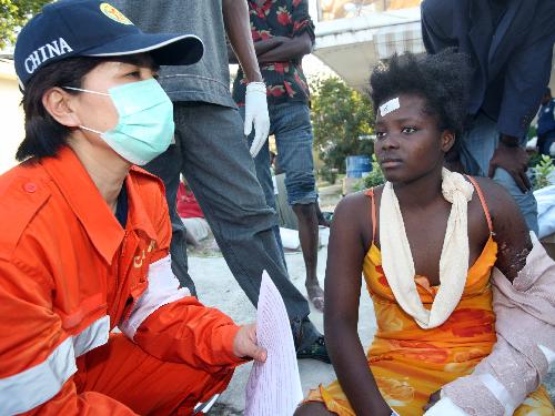 Cao Li (L), a member of China International Search and Rescue Team, gives psychotherapy to a young Haitian woman in Port-au-Prince January 20, 2010. 