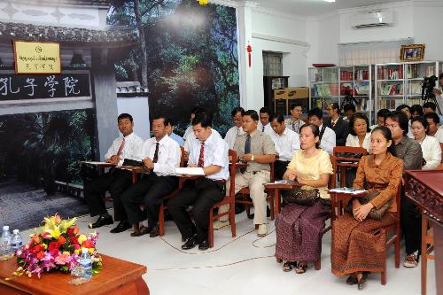 Students listen during a Chinese lesson at the Confucius Institute of the Royal Academy of Cambodia in Phnom Penh, January 21, 2010.