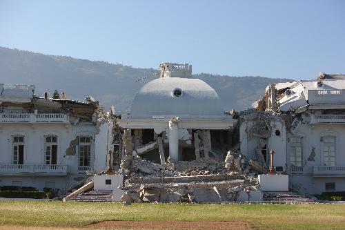 Photo taken on January 22, 2010 shows the damaged and abandoned Haitian Presidential Palace in Port-au-Prince, capital of Haiti, on January 22, 2010, 10 days after a catastrophic earthquake hit the nation on January 12.