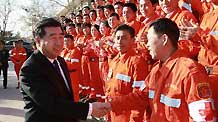 Chinese Vice Premier Hui Liangyu (L Front) shakes hands with members of the China International Search and Rescue Team (CISAR) in Beijing, capital of China, on January 27, 2010.