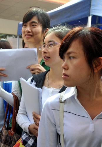 Students attend a job fair for college graduates in Haikou, capital of south China's Hainan Province, January 29, 2010. A total of 3,900 job vacancies were provided at the job fair, which attracted more than 4,000 graduates.