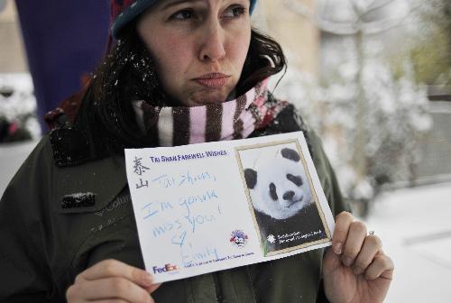 Emily presents her greeting words for giant panda Tai Shan during a farewell party at the National Zoo in Washington D.C., the United States, January 30, 2010.