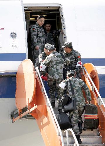 Members of the Chinese medical team board the chartered plane at the international airport in Port-au-Prince, capital of Haiti, February 8, 2010. 